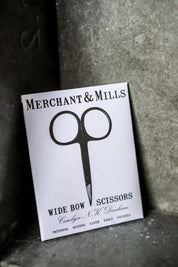 Wide Bow Scissors · Merchant & Mills