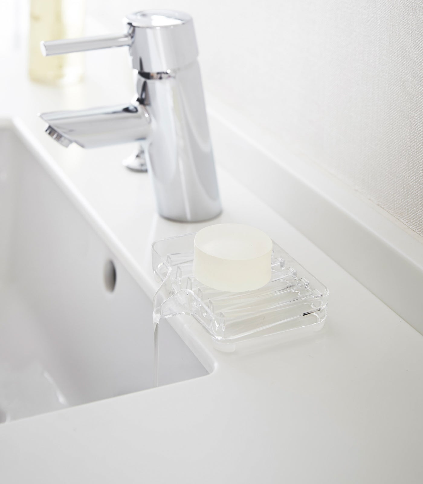 Acrylic Self-Draining Soap Tray · Yamazaki Home