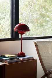 Flowerpot Table Lamp VP3 · Vermillion Red