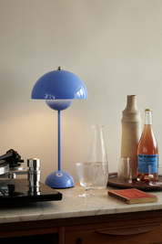 Flowerpot Table Lamp VP3 · Swim Blue